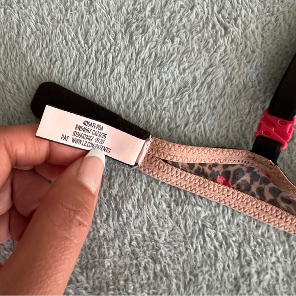 VICTORIAS SECRET • Bundle of 2 push-up bras, Size 34B - Picture 5 of 7